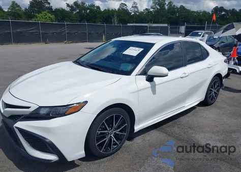 2021 Toyota Camry Se z USA, uszkodzony, nr VIN 4T1G11AK8MU467145